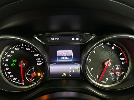 2017-Mercedes-Benz-CLA-200-AMG-Auto_2