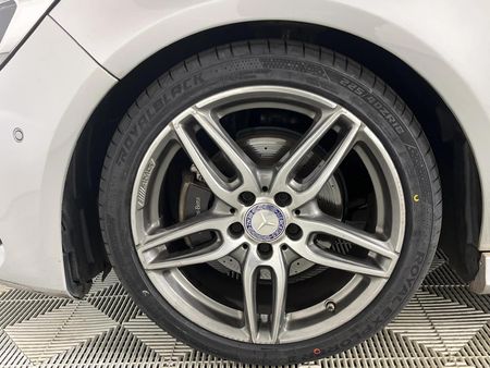 2017-Mercedes-Benz-CLA-200-AMG-Auto_4