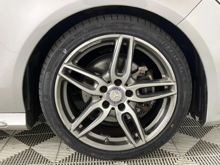2017-Mercedes-Benz-CLA-200-AMG-Auto_5