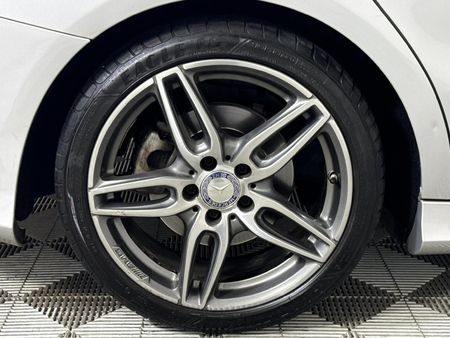 2017-Mercedes-Benz-CLA-200-AMG-Auto_7