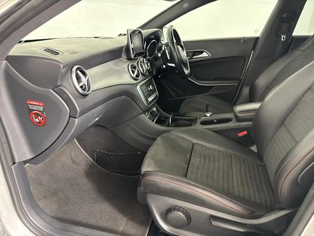 2017-Mercedes-Benz-CLA-200-AMG-Auto_8