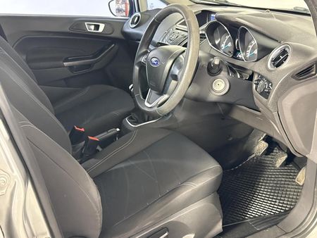 2016-Ford-Fiesta-10-EcoBoost-Trend-5-dr_9
