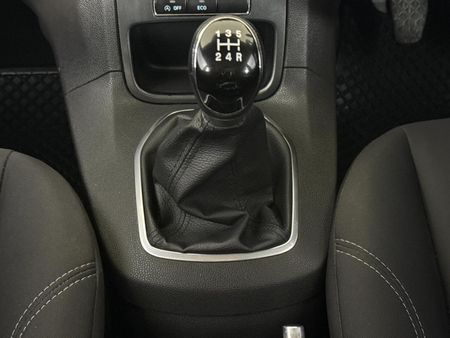 2016-Ford-Fiesta-10-EcoBoost-Trend-5-dr_10