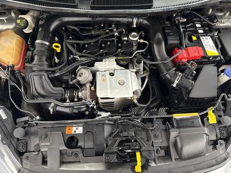 2016-Ford-Fiesta-10-EcoBoost-Trend-5-dr_13