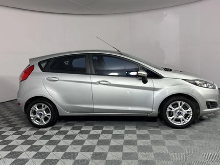 2016-Ford-Fiesta-10-EcoBoost-Trend-5-dr_17