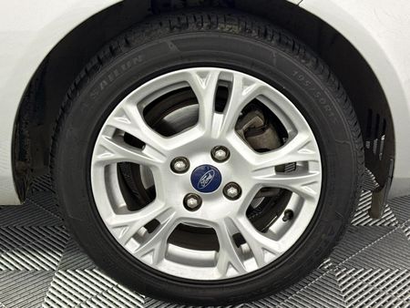 2016-Ford-Fiesta-10-EcoBoost-Trend-5-dr_5