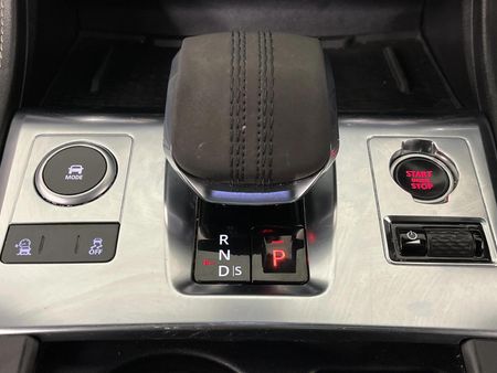2021-Jaguar-F-Pace-20D-SE-R-Dynamic-D200_10