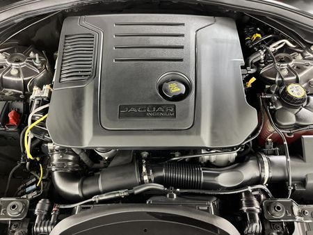 2021-Jaguar-F-Pace-20D-SE-R-Dynamic-D200_13