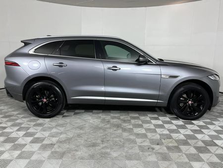 2021-Jaguar-F-Pace-20D-SE-R-Dynamic-D200_17