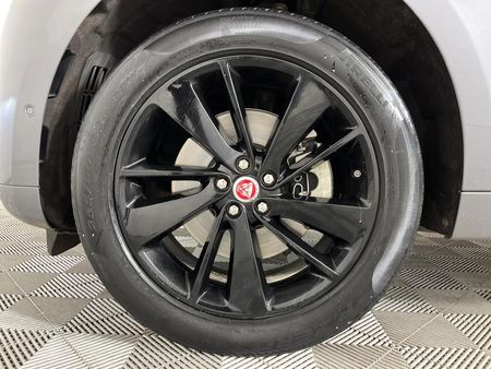 2021-Jaguar-F-Pace-20D-SE-R-Dynamic-D200_4