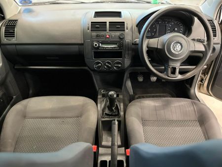 2013-Volkswagen-Polo-Vivo-16-Trendline_9