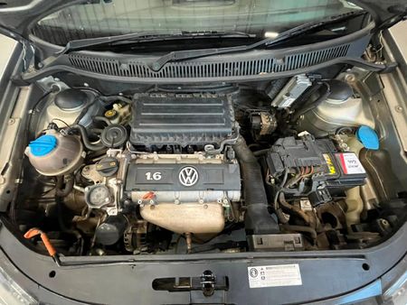 2013-Volkswagen-Polo-Vivo-16-Trendline_12