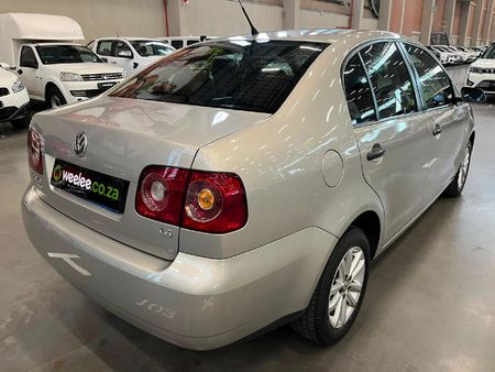 2013-Volkswagen-Polo-Vivo-16-Trendline_2