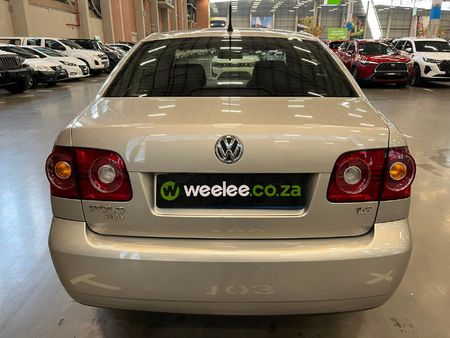 2013-Volkswagen-Polo-Vivo-16-Trendline_3