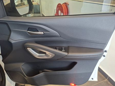 2026-Peugeot-Landtrek-19D-Allure-Double-Cab-Auto_13