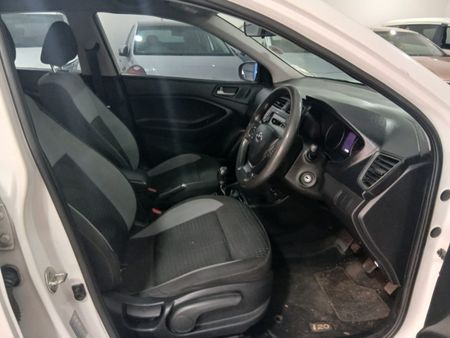 2018-Hyundai-i20-12-Motion_10