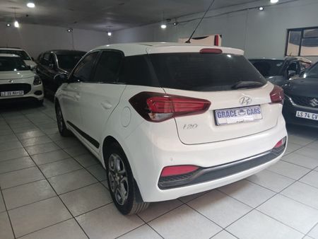 2018-Hyundai-i20-12-Motion_12