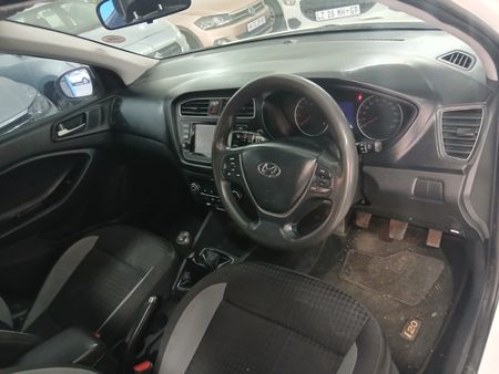 2018-Hyundai-i20-12-Motion_8