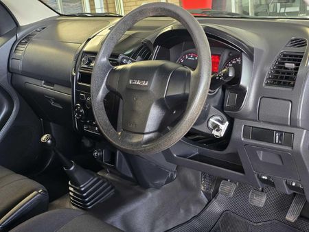 2022-Isuzu-D-Max-250C-Fleetside-Single-Cab_9