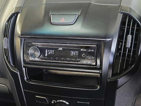 2022-Isuzu-D-Max-250C-Fleetside-Single-Cab_10