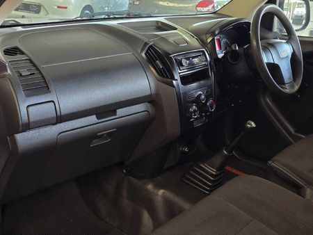 2022-Isuzu-D-Max-250C-Fleetside-Single-Cab_2