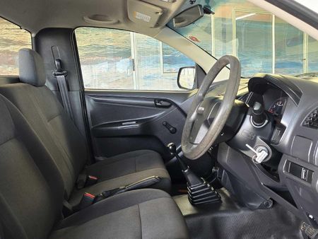 2022-Isuzu-D-Max-250C-Fleetside-Single-Cab_7