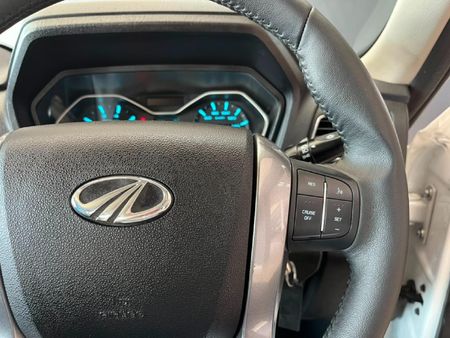 2025-Mahindra-Pik-Up-22-mHawk-S11-Dew-4x4-Auto-Double-Cab_15