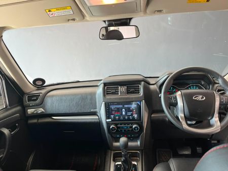 2025-Mahindra-Pik-Up-22-mHawk-S11-Dew-4x4-Auto-Double-Cab_19