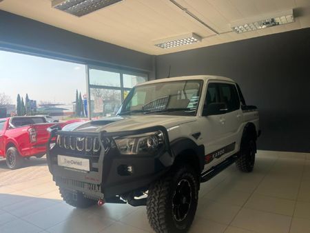 2025-Mahindra-Pik-Up-22-mHawk-S11-Dew-4x4-Auto-Double-Cab_2