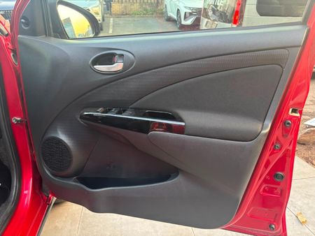 2018-Toyota-Etios-Cross-15-XS-5-dr_9
