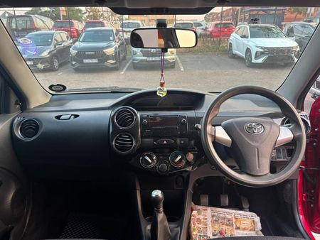 2018-Toyota-Etios-Cross-15-XS-5-dr_11