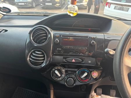 2018-Toyota-Etios-Cross-15-XS-5-dr_16