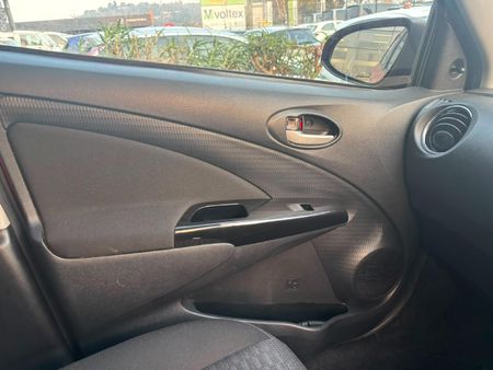 2018-Toyota-Etios-Cross-15-XS-5-dr_17