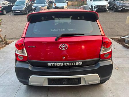 2018-Toyota-Etios-Cross-15-XS-5-dr_5