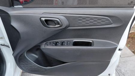 2026-Hyundai-Grand-i10-12-Motion-Auto_14