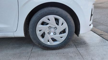 2026-Hyundai-Grand-i10-12-Motion-Auto_3
