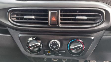 2025-Hyundai-Grand-i10-10-Motion_9