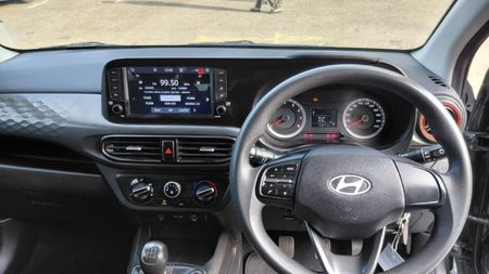 2025-Hyundai-Grand-i10-10-Motion_14