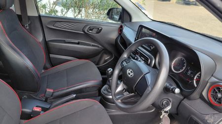 2025-Hyundai-Grand-i10-10-Motion_18
