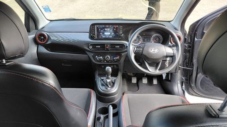 2025-Hyundai-Grand-i10-10-Motion_21