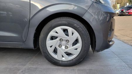 2025-Hyundai-Grand-i10-10-Motion_2