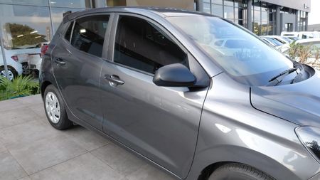 2025-Hyundai-Grand-i10-10-Motion_6