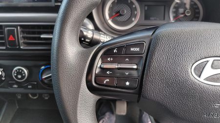 2025-Hyundai-Grand-i10-10-Motion_8