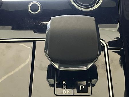 2021-Land-Rover-Range-Rover-Velar-20D-HSE-R-Dynamic-D200_10