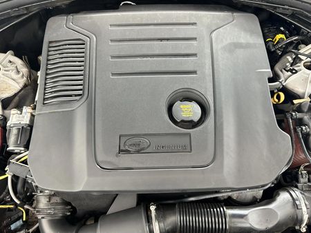 2021-Land-Rover-Range-Rover-Velar-20D-HSE-R-Dynamic-D200_15