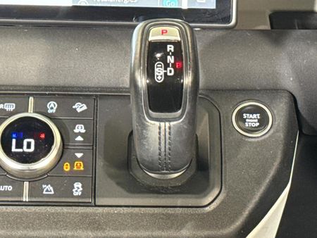 2020-Land-Rover-Defender-110-D240-177kW_10