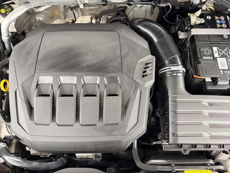 2024-Volkswagen-Golf-8-GTI-20-TSI-Auto_14