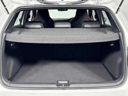 2024-Volkswagen-Golf-8-GTI-20-TSI-Auto_15