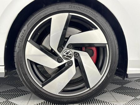 2024-Volkswagen-Golf-8-GTI-20-TSI-Auto_17