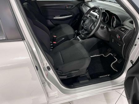 2023-Suzuki-Swift-12-GLX_7